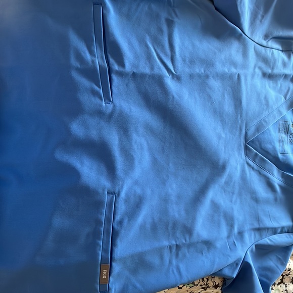 Figs ceil blue scrub top - Picture 3 of 4